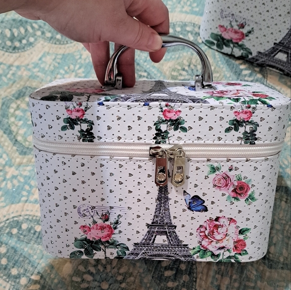 Boutique Love in Paris Rhinestone Beauty Train Cases Set of 3 - Picture 9 of 11